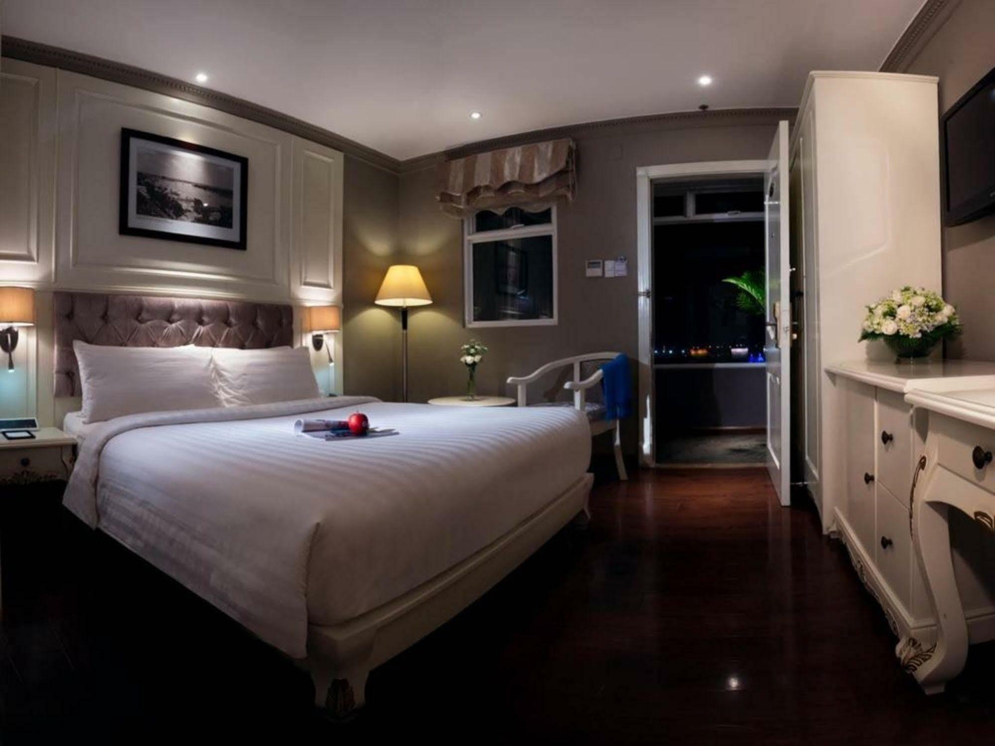 Silverland Jolie Hotel Ho Chi Minh City Exterior photo